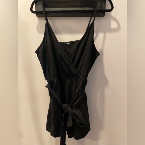 Black shorts romper with belt - Picture 3 of 4